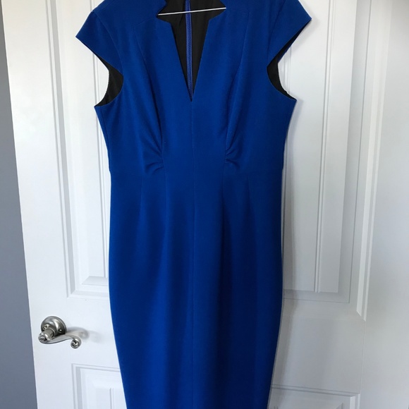 Le Chateau Pleated Shift Dress - Picture 4 of 8